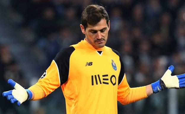 El asombroso parecido de Casillas con otro portero de 1901 que alucina a Twitter