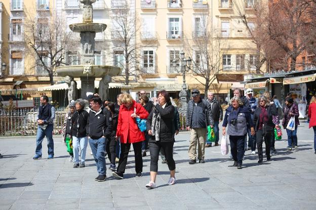 Granada y Costa mantienen el tirón turístico en Semana Santa pese al tiempo variable