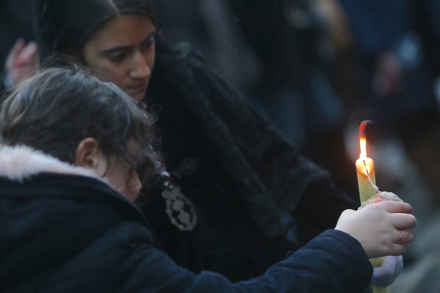 El Cautivo resistió a la lluvia y procesionó por Granada