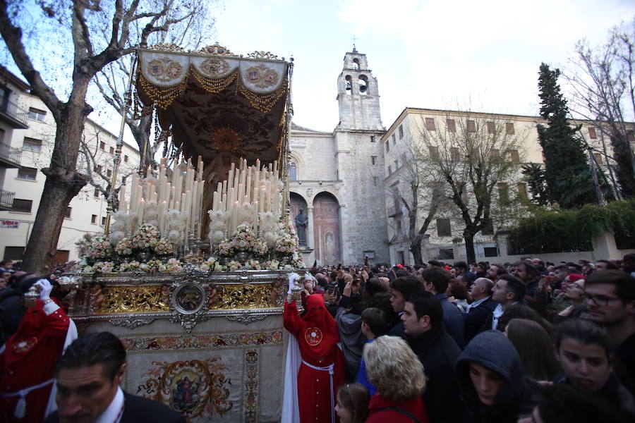 La Santa Cena procesiona por la calles de Granada