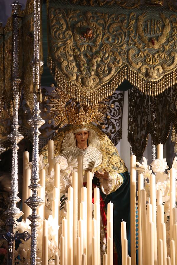 Granada pendiente del cielo en Semana Santa