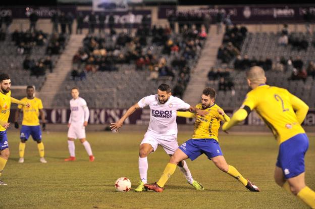 Real Jaén y Mancha Real, a un paso del play off que marca el Antequera de José Jesús Aybar