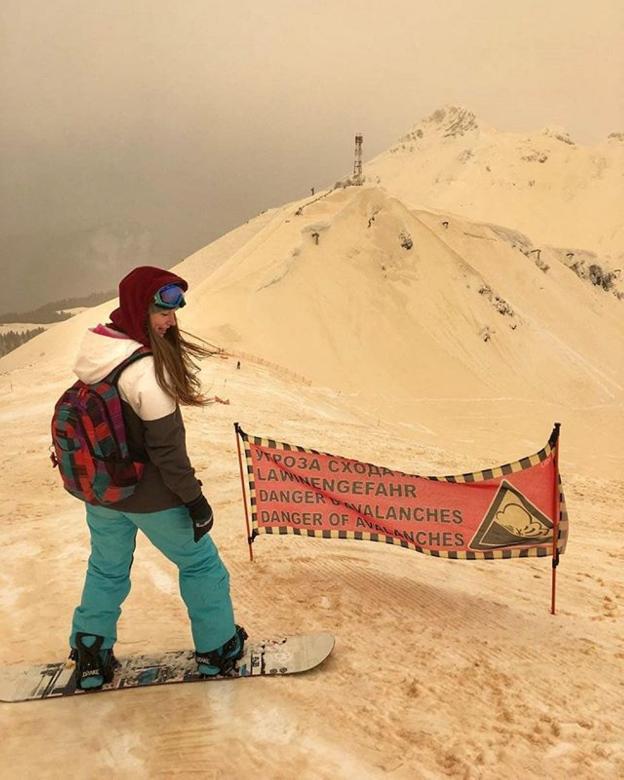 La 'guerra' entre el desierto y la nieve deja una estampa de Marte