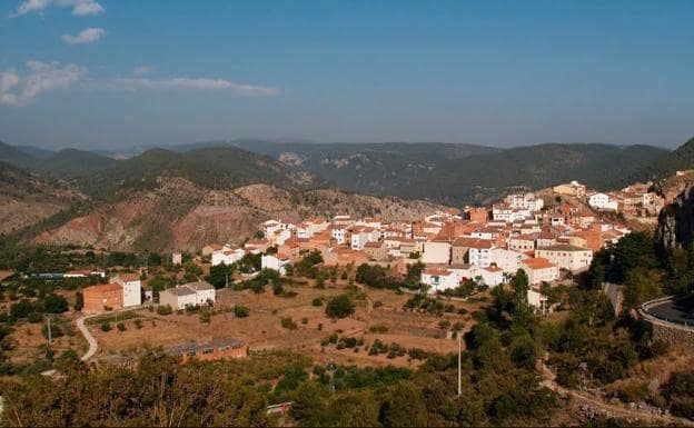 Un pueblo de Cuenca emite un bando para pedir respeto por la vida rural a quienes lo visiten en Semana Santa
