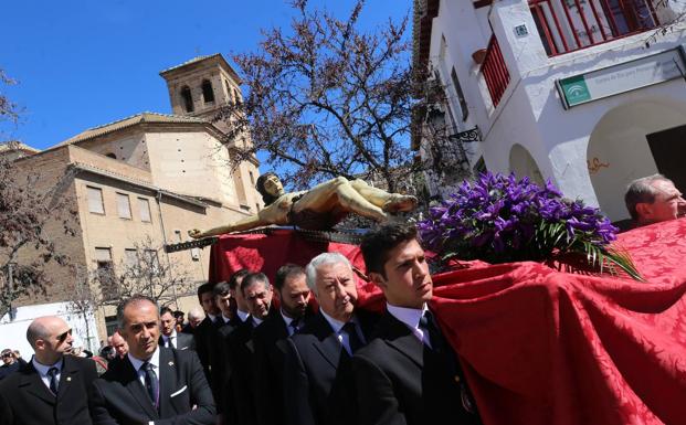El Cristo de la Misericordia baja de la iglesia del Salvador a San Pedro