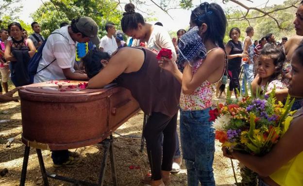 Cinco policías detenidos por el incendio en la comisaría venezolana de Carabobo