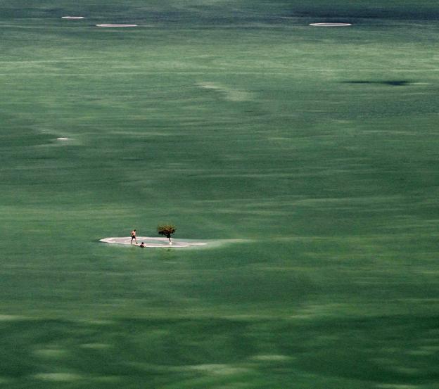 La asombrosa escena de la vida en el mar Muerto