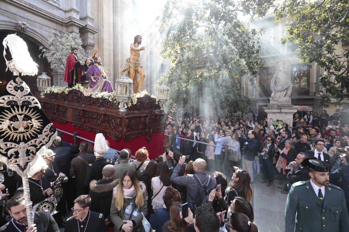 Las mejores imágenes del Domingo de Resurrección en Granada