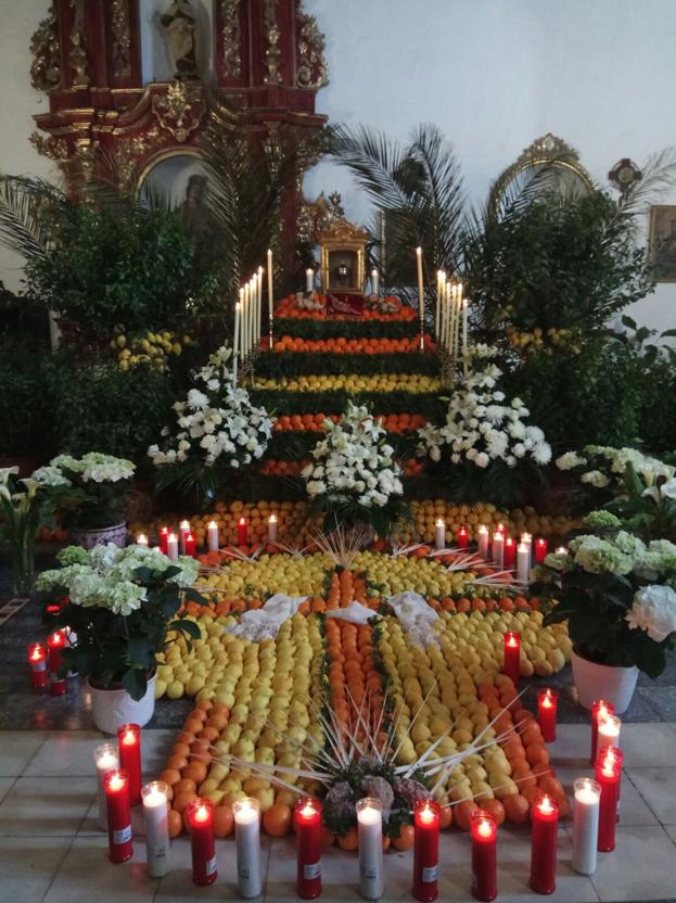 La peculiar tradición de Béznar: un sepulcro de naranjas