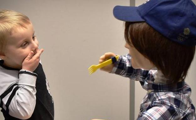 Investigadores de la UJA 'enseñan' a socializar a los robots