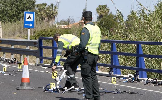 Un todoterreno arrolla a 9 ciclistas y deja a dos heridos graves