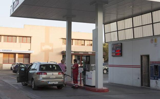 El precio de la gasolina en Granada alcanza en abril uno de sus máximos en tres años