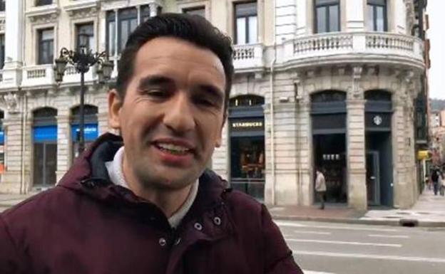 «Sois gilipollas», indignación por la crítica de un famoso humorista a los 'primeros' del Starbucks de Oviedo