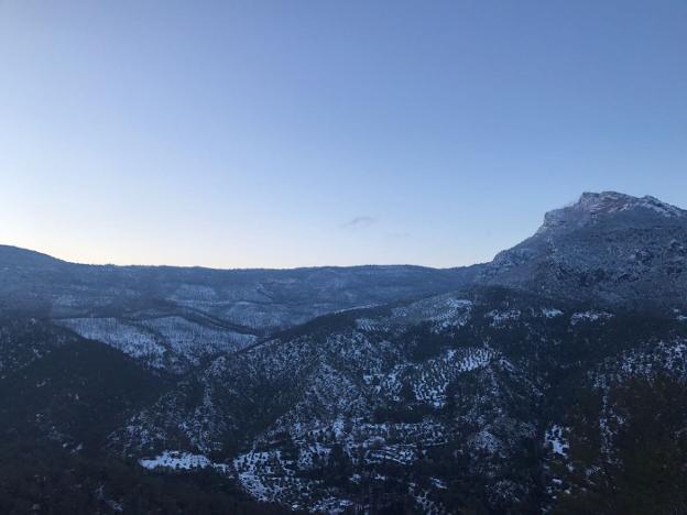 El temporal frena las tareas en la zona afectada por el incendio de Segura de la Sierra