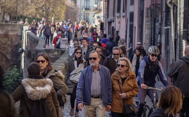 Atropellan a dos personas en el Paseo de los Tristes