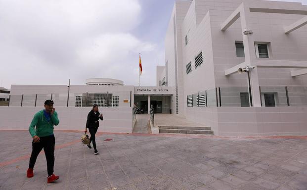 Concluyen las obras para borrar la gran chapuza de la fachada de la comisaría de Policía de Motril