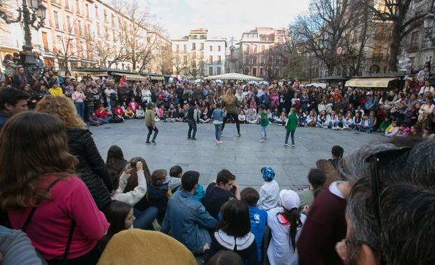 La Noche en Blanco contó con la asistencia de unas 220.000 personas a sus más de 300 actividades