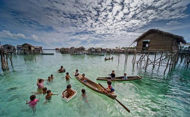Descubren el misterio de la extraña tribu que aguanta 13 minutos bajo el agua