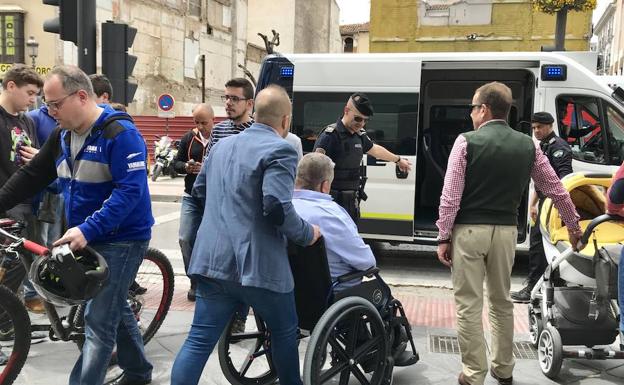 Detenido en Granada tras golpear con su bastón a un ciclista por una discusión de tráfico
