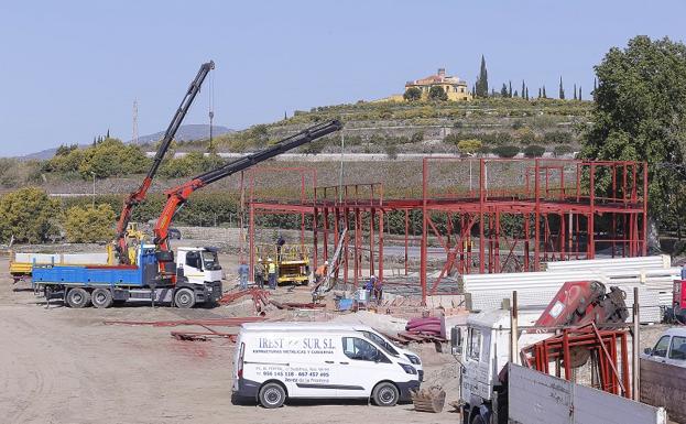 El nuevo parque comercial de Motril abrirá su primer restaurante en junio