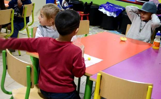 Cuadros de Joaquin Peña Toro, Jesús Conde o Paco Lombardo, entre otros, para ayudar a los niños de la Zona Norte