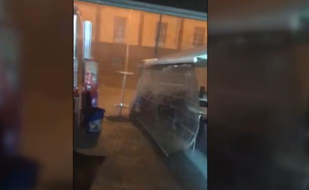 El impactante vídeo de la tormenta de primavera que causa destrozos en Andalucía
