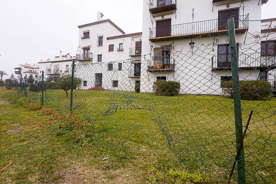 El Estado pone vigilancia para evitar 'okupas' en los hoyos desahuciados del campo de golf de Motril