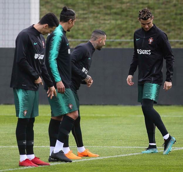 Suárez, la cara de los nuevos zapatos de fútbol de Adidas