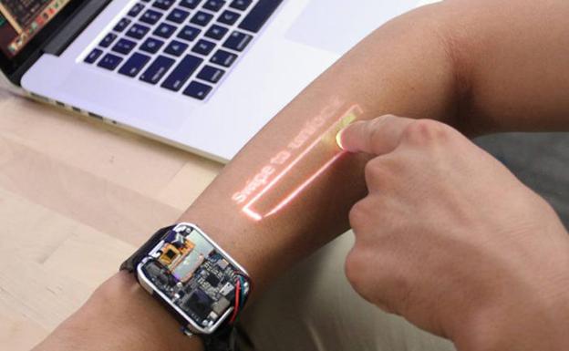 Crean un smartwatch que funciona sobre la piel