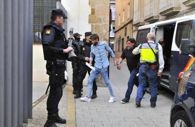 A la cárcel los dos líderes de la agresión en Linares-Baeza a la Policía, padre e hijo, y desterrados otros cinco
