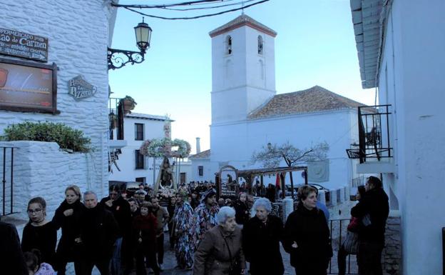 Capileira celebra durante tres días sus fiestas patronales en honor a la Virgen de la Cabeza