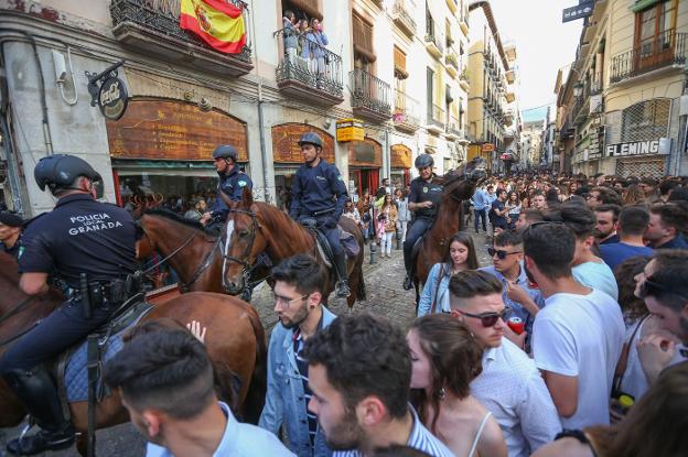 Amplio despliegue policial para evitar los botellones en el Día de la Cruz