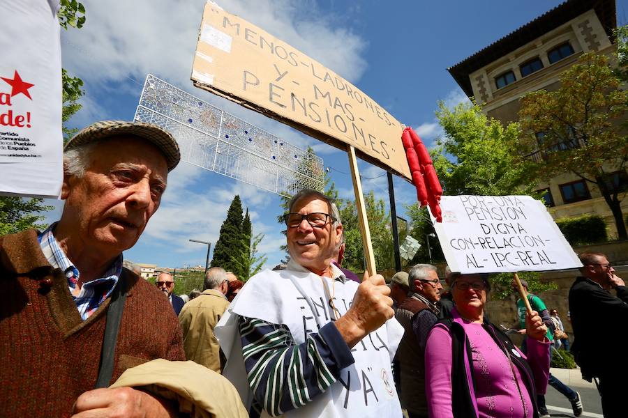 Dos mil granadinos vuelven a exigir al Gobierno una mejora real de las pensiones