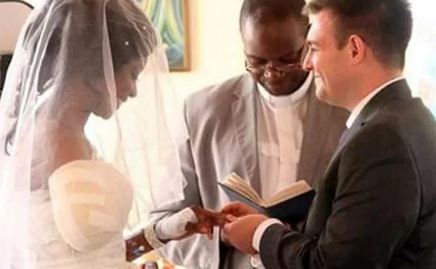 El admirable ejemplo de la novia que se ha casado días después de que un cocodrilo le arrancara el brazo