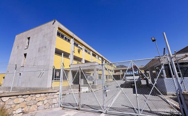 El Ayuntamiento de Motril paraliza al Gobierno las obras del pabellón militar para inmigrantes por falta de licencia