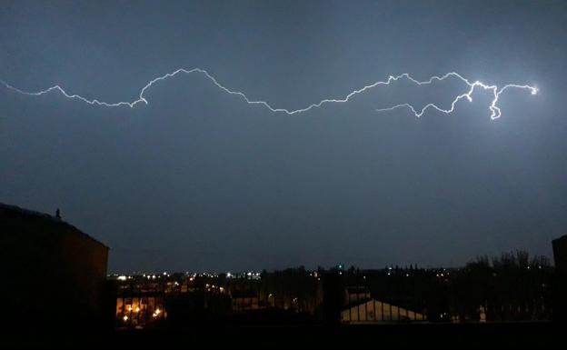 «Alerta de riesgo por tormentas»: el serio aviso de la AEMET para esta tarde