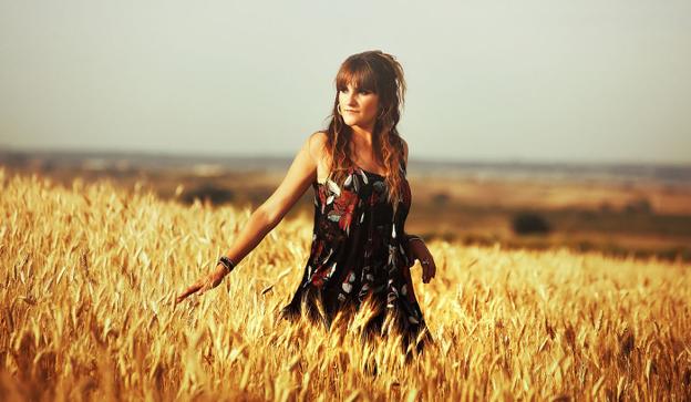 Rozalén actúa en Almería con el recuerdo del pequeño 'pescaíto'