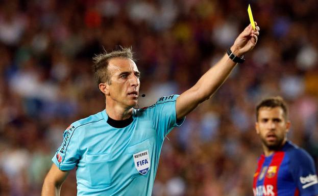 'Papá, quiero ser árbitro', la biografía del almeriense Fernández Borbalán