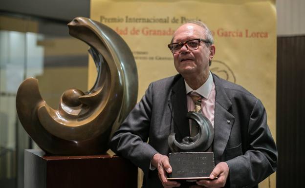 El escritor Pere Gimferrer defiende la supervivencia del «idioma poético» en la entrega del Premio Lorca