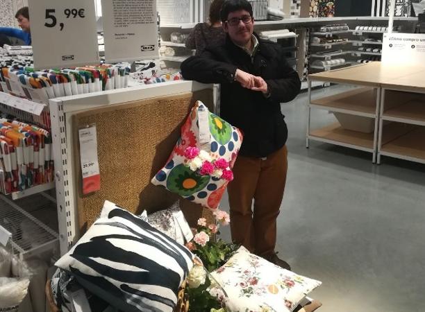 'Ellas lo Bordan', los preciosos cojines de Ikea creados por madres víctimas de violencia