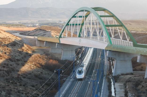 El Estado debe pagar más de seis millones por sobrecostes del AVE que aún no ha llegado