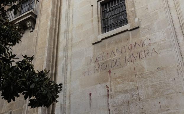 IU llevará al Parlamento la inscripción alusiva a Primo de Rivera en el entorno de la Catedral de Granada