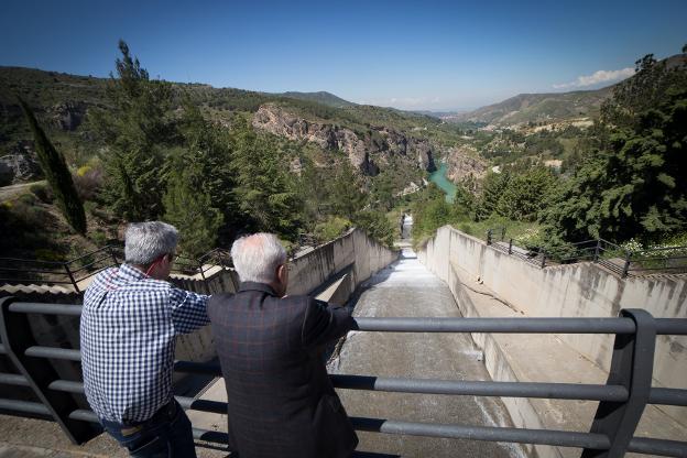 Canales evacua ya 3.000 litros por segundo tras alcanzar el 100% debido al deshielo