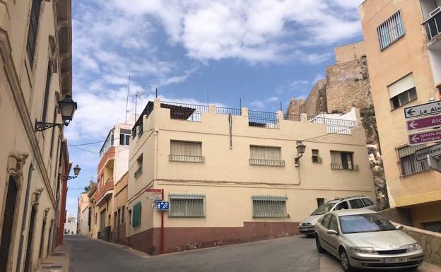 Derribarán 14 inmuebles junto a la Alcazaba para mejorar su entorno