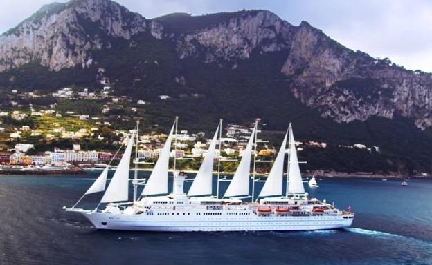 Un velero de lujo hace escala este viernes en Almería