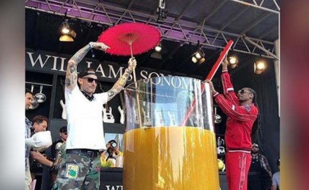El récord mundial de la ginebra más grande del mundo ha logrado un famoso rapero