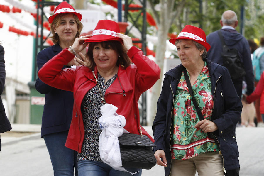 El ferial se llena de bullicio en la tarde- noche del martes de Corpus