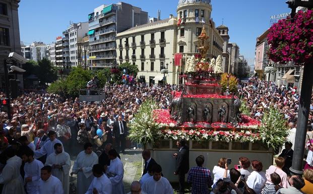 La procesión del Corpus de Granada brilló como el sol