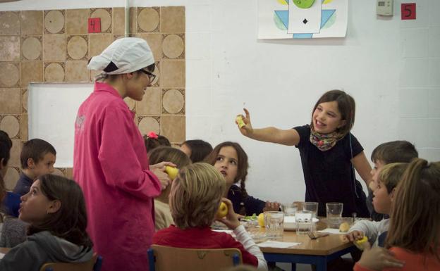 La comunidad escolar del CEIP Gómez Moreno anuncia movilización y encierro en el centro