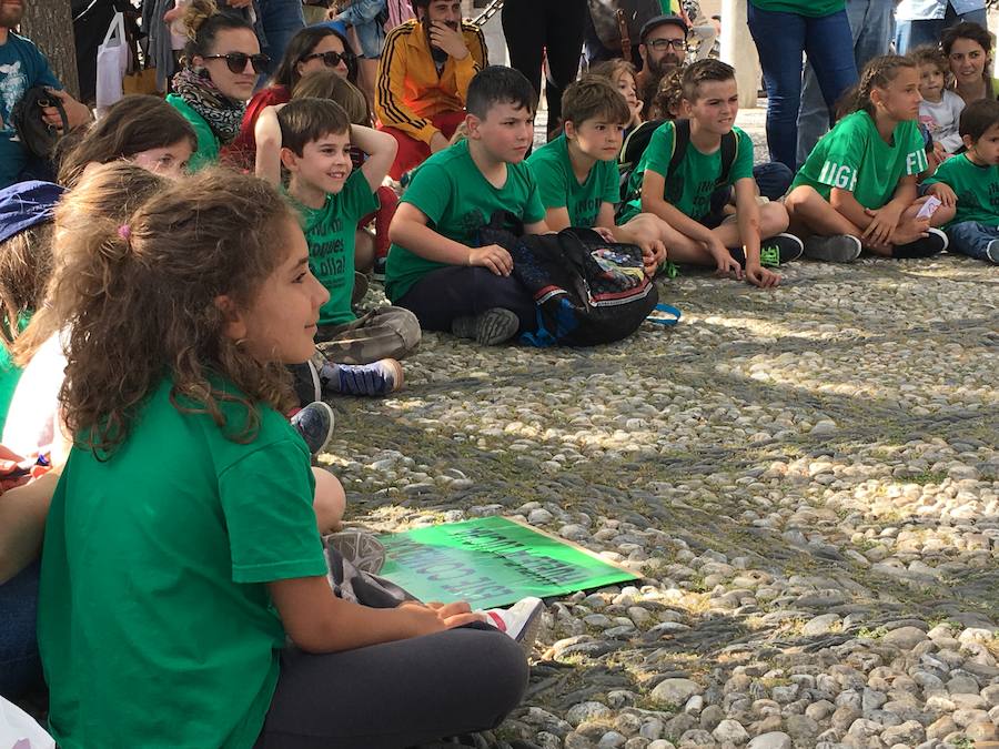 El CEIP Gómez Moreno inicia sus protestas y encierro en el centro